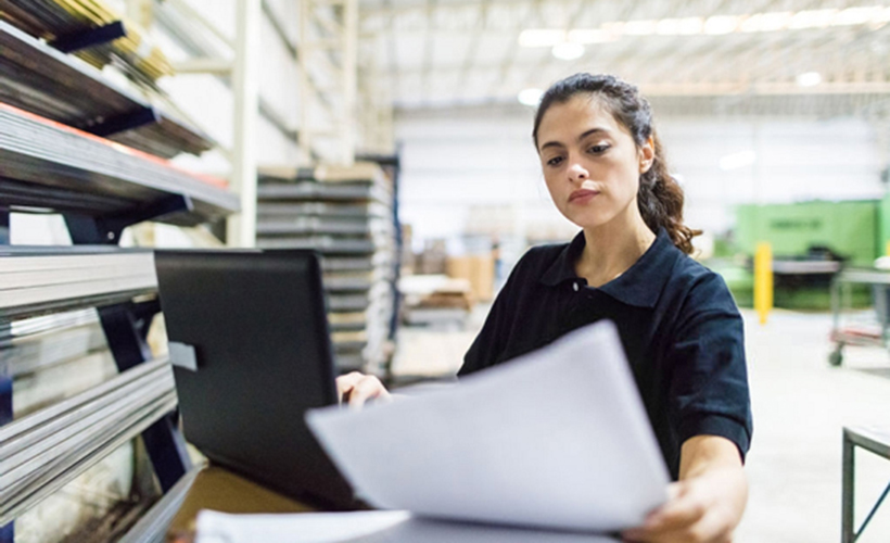 Nhân viên chứng từ xuất nhập khẩu chịu trách nhiệm chuẩn bị, kiểm tra và xử lý tài liệu cho hàng hóa xuất nhập khẩu