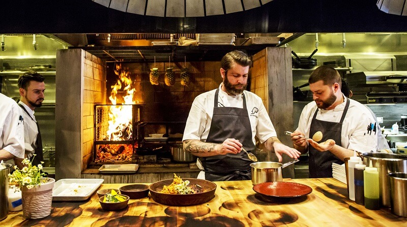 Những điều quan trọng cần có trong CV phụ bếp