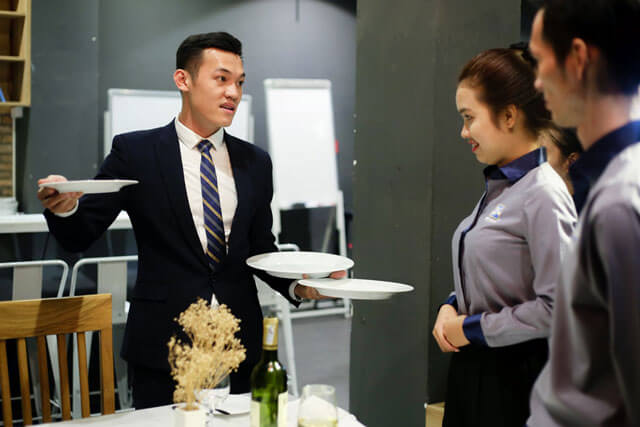 Đơn xin việc quản lý nhà hàng viết như thế nào?